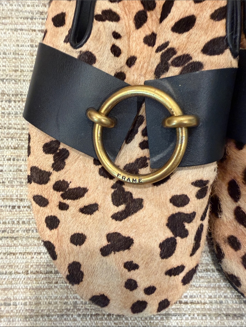 Frame Denim Leopard-Print Slide Mules with Black Strap & Gold Ring 8 1/2 - Picture 3 of 10